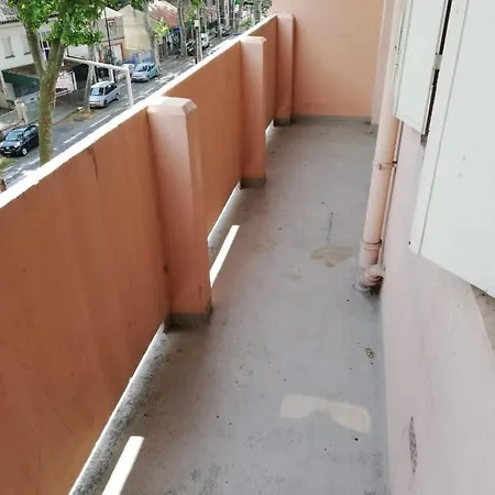 A Deux Pas Du Stadium Апартаменты *